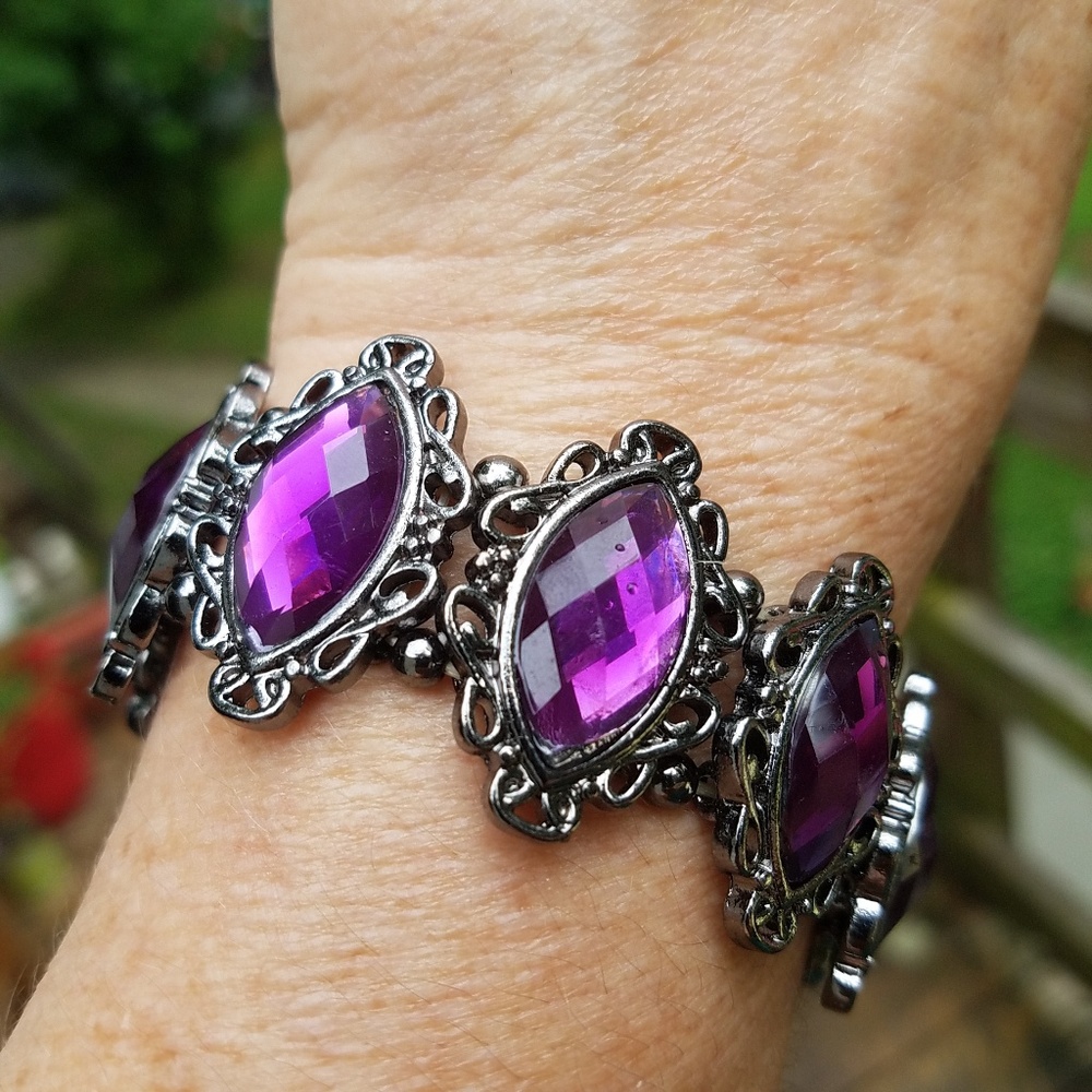 Antique classy purple diamond shape bracelet look